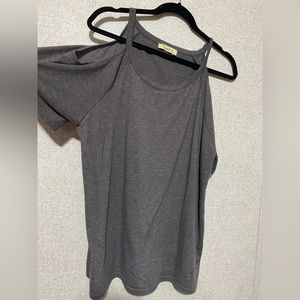 Xl cold shoulder tee in grey